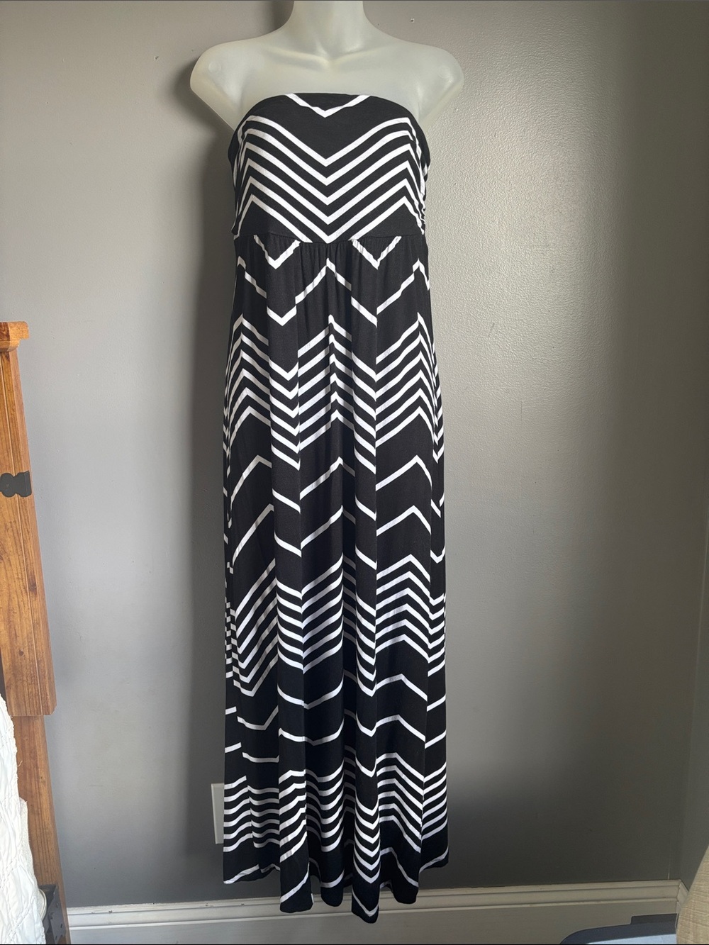 Design History black & white strapless chevron maxi dress sz L